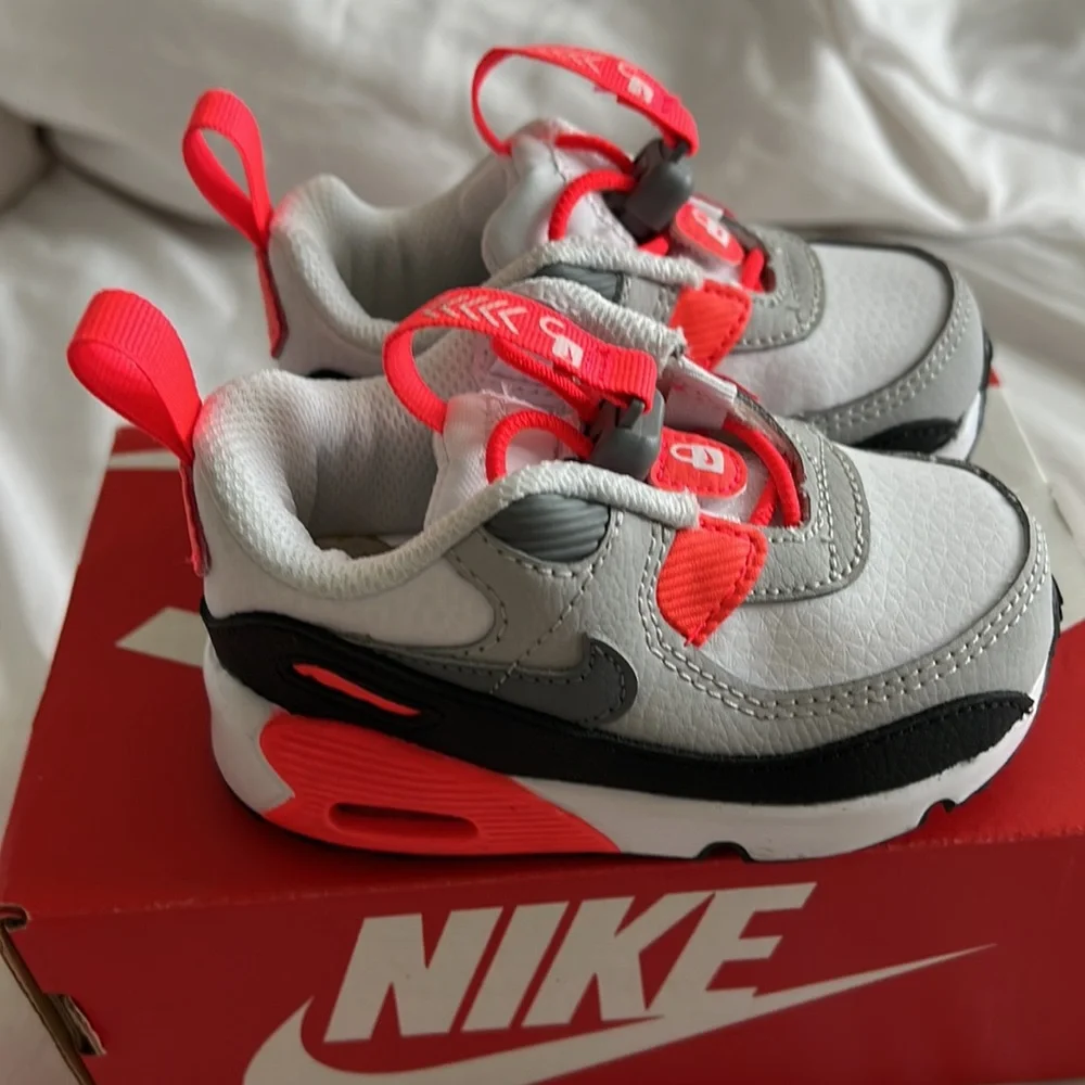 AirMax - Picture 2 of 3